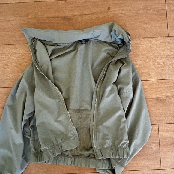 Eddie Bauer. Women’s Cropped windpac jacket. - Picture 6 of 6